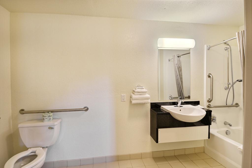 Travelodge By Wyndham Brattleboro Vt Zimmer foto