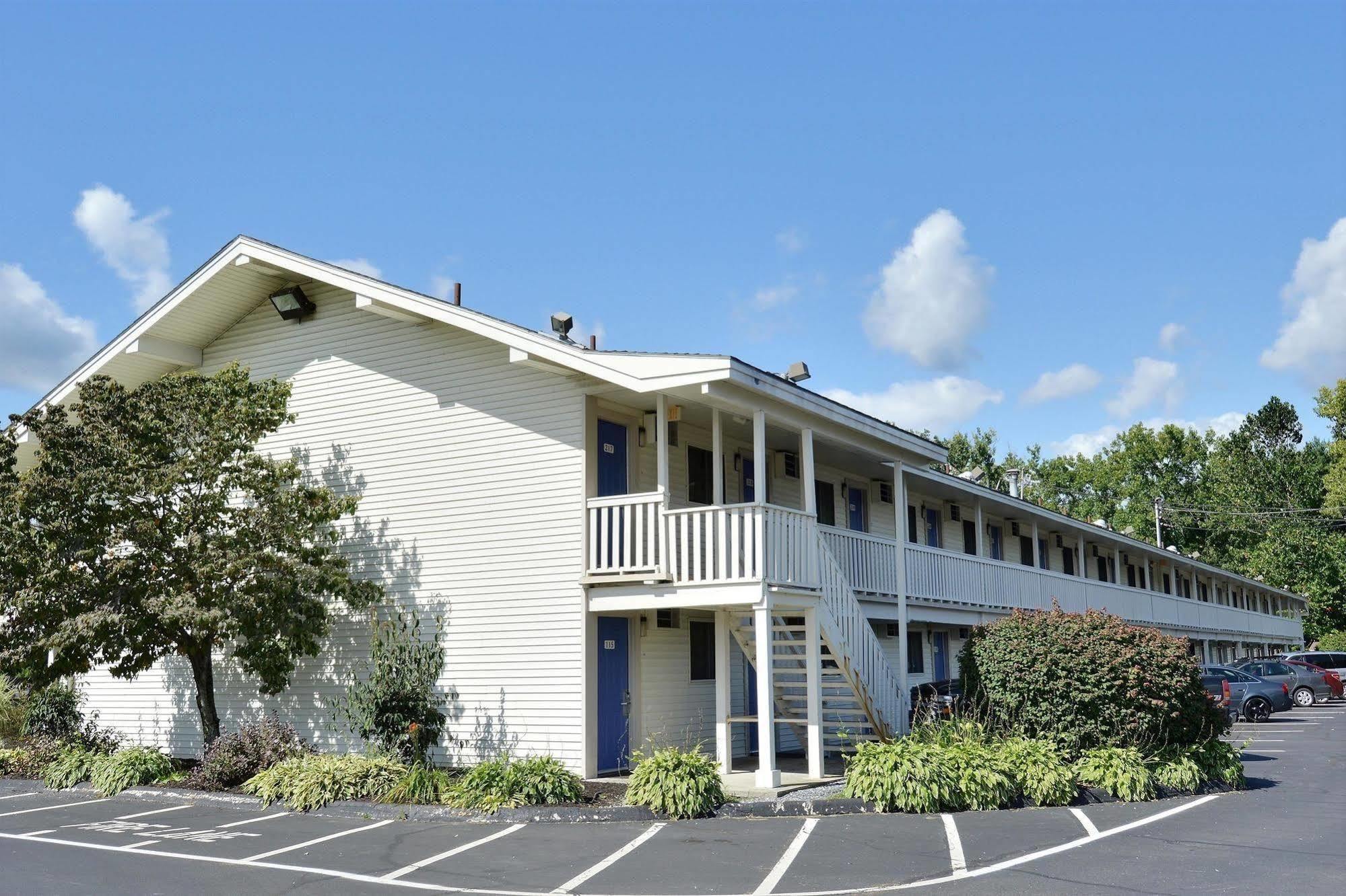 Travelodge By Wyndham Brattleboro Vt Exterior foto